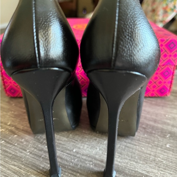 Yves Saint Laurent black leather heels in excellent conditions! Size 34.5/4.5 - Picture 4 of 10